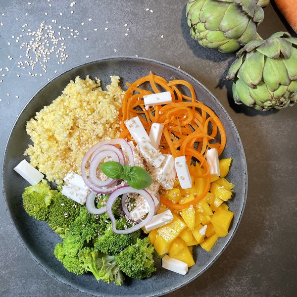 Hirse-Brokkoli-Mango-Karotten-Bowl